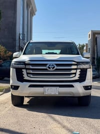 للبيع - لاندكروزر GXR موديل 23 بحالة الوكالة (كفالة عامة) - 6 سلندر 40...