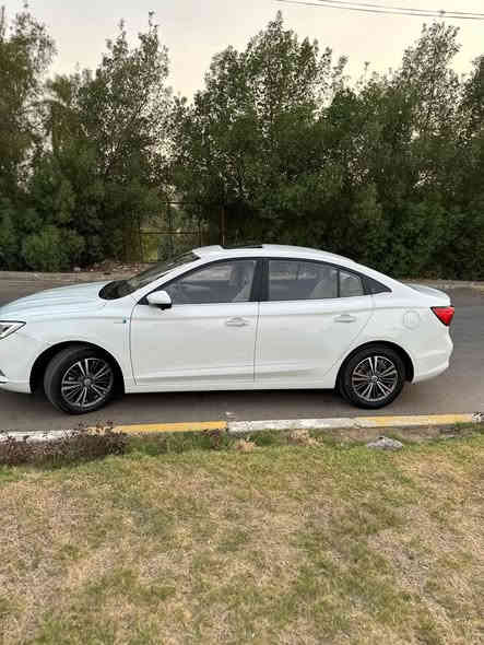 لسلام عليكم امجي  فايف 2023  استلام شركه قبل فتره سياره زيرو وجديده بمعنه الكلمه السياره فول مواصفات عل اخير والجنايه يعرفون مواصفاتهه تجي اعلئ فأه بل امجي بيهه ضمان ست سنوات كير ومكينه وبيهه سنه ضمان صدر وكهربائيات مواصفات السياره
1_لد نهاري 
2_محرك 1500 تنفس طبيعي بدون تيربو
3_شاشه جبيره تدعم كار بلي
4_مري شفط
5_اشاير بلمري 
6_فتحت سقف
7_تحكم ستيرن كامل
8_كشنات جلد
9_تدفئه وتبريد كشنات 
10_مثبت سرعه
11_بصمه تشغيل +بصمه ابواب
12_دخول ذكي 
13_اناره ترحيب وبعد بيهه هواي مواصفات 
السياره بسمي وتحويل ثاني يوم للستفسار الاتصال *********** السعر 115رجائن المايعرف مواصفات السياره والفأه مالتهه ليضل يسولف بلتعاليق
