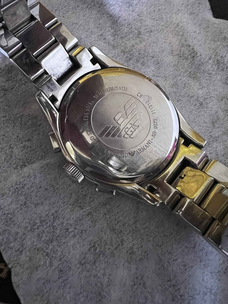 � ساعة Emporio Armani سويسرية أصلية للبيع 🔥

⌚ ساعة إمبوريو أرماني رجالية أنيقة، ستانلس ستيل بالكامل، وجه أسود مع تفاصيل فخمة وتصميم كلاسيكي راقٍ.

✅ أصلية
✅ شغالة بصورة ممتازة
✅ بحالة جيدة جداً
✅ تاريخ + عدادات داخلية
✅ مناسبة للاستخدام اليومي والمناسبات

💰 السعر: 175,000 الف دينار عراقي
📍 الموقع: بغداد
📩 التواصل عبر الخاص ***********
واتساب فقط
ملاحظة: الساعة بحالة جيدة كما موضح بالصور، والبيع بسبب عدم الحاجة إليها
