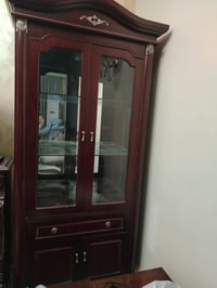 فاترينات عدد اثنين بدون ضرر وبيها اضاءة داخلية السعر ١٥٠ الف الوحدة بر...