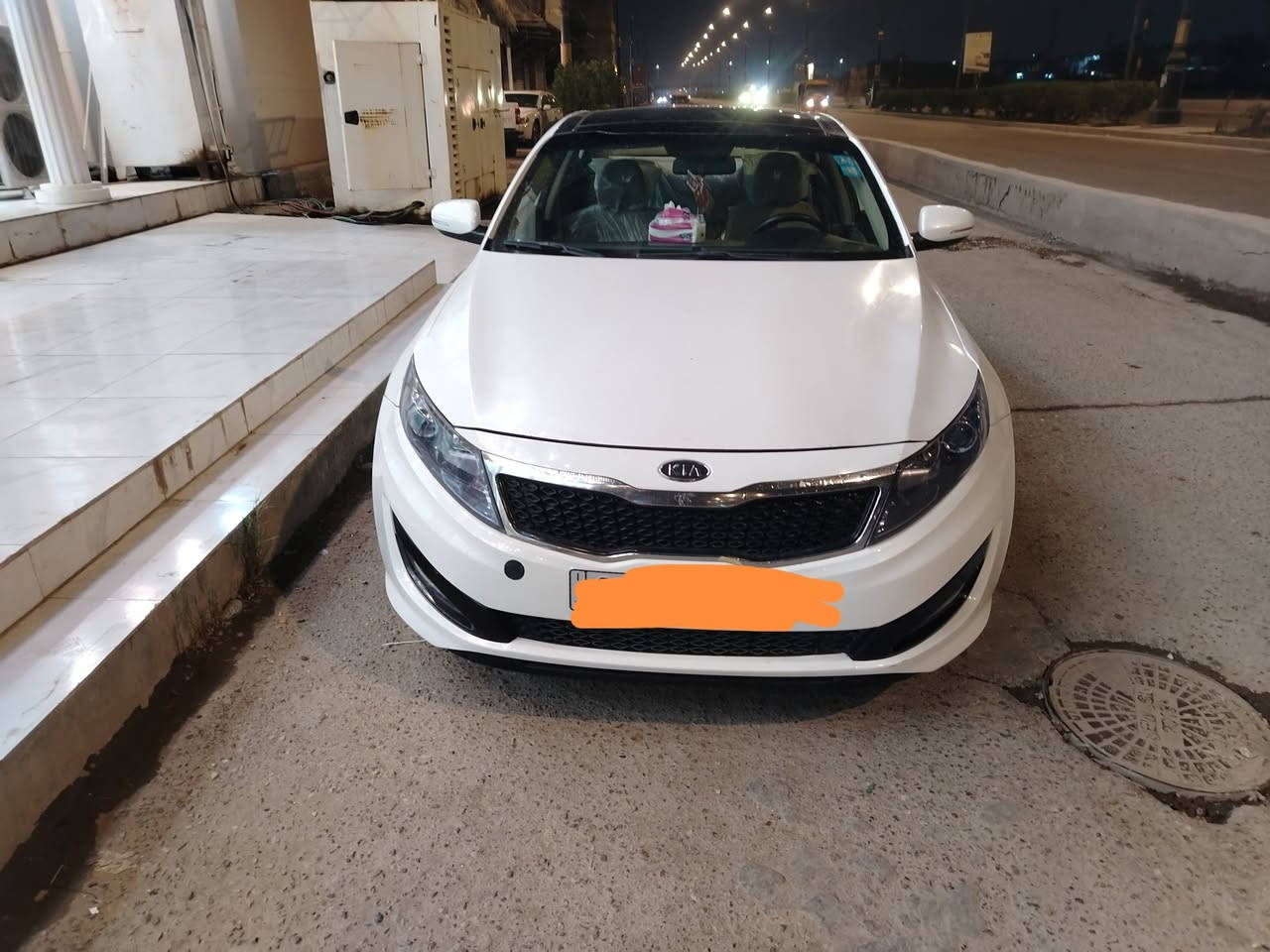 كيا اوبتيما ٢٠١١ خليجي. السيارة نظيفة شاشا كامرة خلفية تحكم ستيرن كير ومحرك جدد محرك ٢٠٠٠ دوش السعر ١١٥ مكلف بالنشر التواصل ويه صاحب السيارة *********** لا يوجد رد في الفيس
