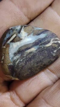 ما يخترق الضو • مظلم