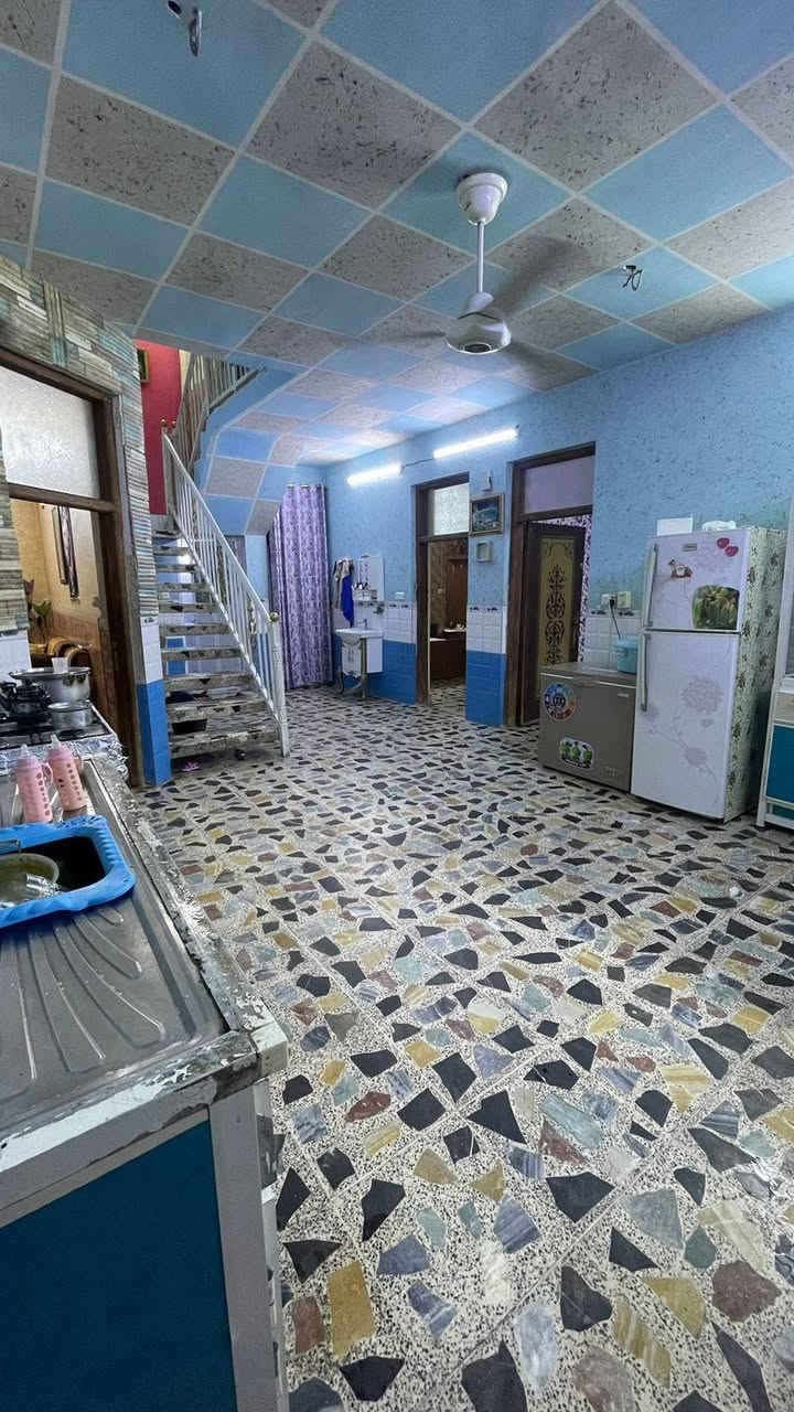 السلام عليكم ورحمة الله وبركاته، بيت ركن للبيع مساحه 150, الواجهيه 10 ونزال 15 يحتوي على 3 مداخل للبيت، استقبالين ومطبخ و4 غرف نوم ويحتوى على 3 خدمات ومنورين وسطحين طابو صرف بناء حديث درجه اولى
العنوان /منطقه حي الانتصار التصنيع  قريب على الشارع العام

للإستفسار /***********
