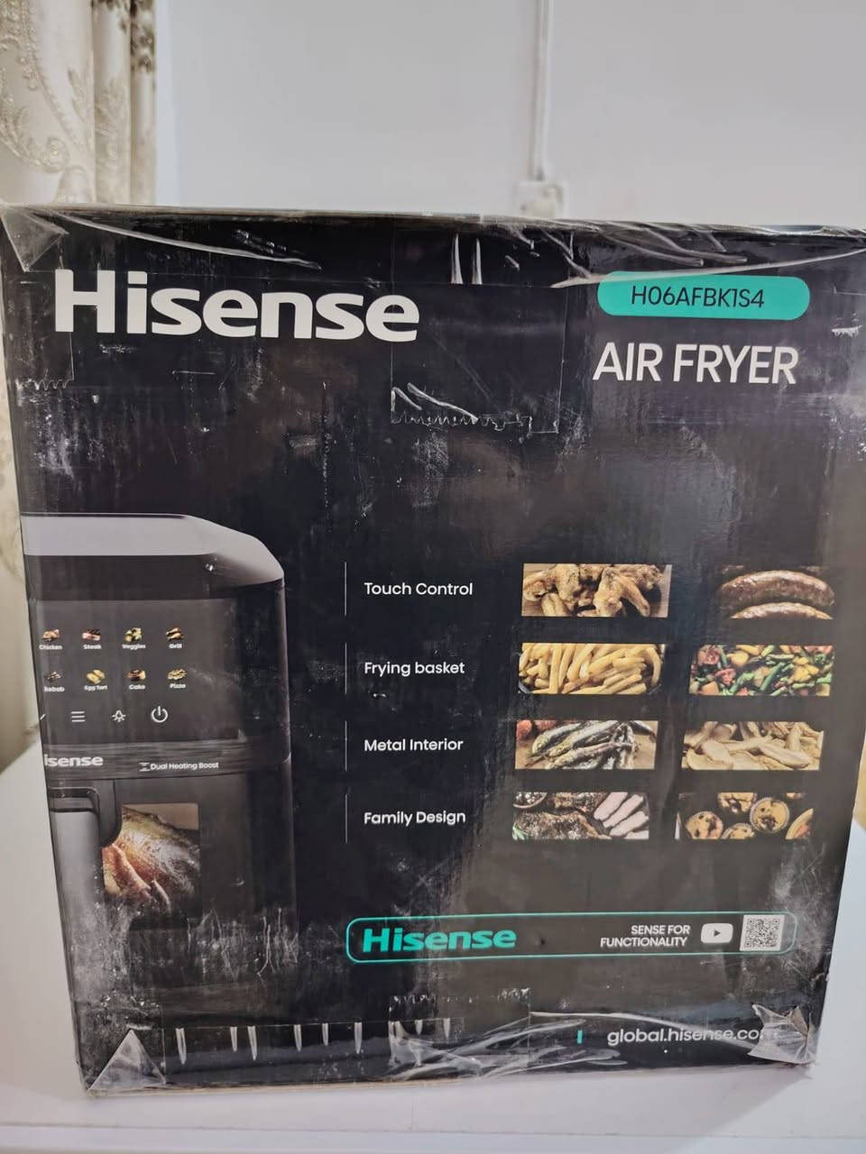 العنوان: قلاية هوائية هايسنس (Hisense) سعة 6.3 لتر - جديدة تماماً بالكارتون
​التفاصيل:
​الموديل: H06AFBK1S4
​الحالة: جديدة تماماً (غير مستخدمة نهائياً وعلبتها مغلقة).
​المواصفات: تحتوي على نافذة رؤية لمتابعة الطبخ، شاشة لمس ملونة، 10 برامج طهي تلقائية، وتدفئة مزدوجة (علوية وسفلية) مع تدريب هواء حار لطبخ صحي بدون زيوت.
​السعر: 125,000 دينار (قابل للمناقشة البسيطة للشراي ).
​الموقع: النجف.رقم الموبايل ***********
