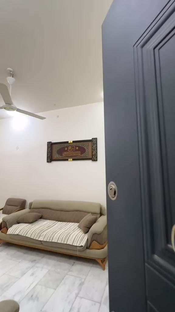 ⁨ ⁨ ⁨ 🏠بيت طابو زراعي سند 25 لبيع 🏠

. ((((🏢🏢🏢🏢 🧿🧿🧿)))) ⭕

الموقع // حي الصحه شارع المحوله تقسيم المدينه المائيه الثاني 
 
المساحـــة الكليه / 120 

الواجه / 6

التفاصيل // الطابق الاول /يحتوي ع غرفه نوم صاله مفتوحه ع هول مطبخ  صحيات 

الطابق الثاني / غرفتين نوم صحيات بيتونه 

السعر :  ***********  محمد الجنابي المدهش  للعقارات⁩⁩⁩
