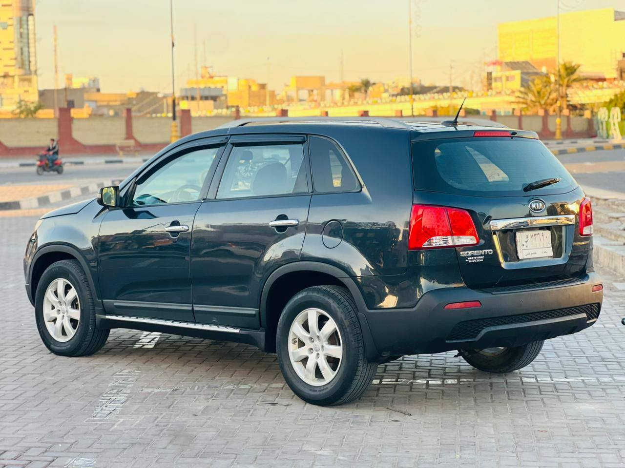 السلام عليكم للبيع كيا سورنتو موديل2013وارد أمريكي حادث جاملغ وبنيد وبيها باب صبغ سياره جديده وجاهزه مواصفات كأمره دوار حساسات امامي خلفي  شاشه تحكم ستيرن اشاير بلمري قطعتين تبريد رقم بغداد باسمي سياره اي نقص مابيه كير محرك حداديه تخم تاير جديد تبريد تدفئه ماشيه88حقيقي عنوان السياره كربلاء المقدسه السعر118مع مجال قليل للشراي للاستفسار اكثر اتصل***********
