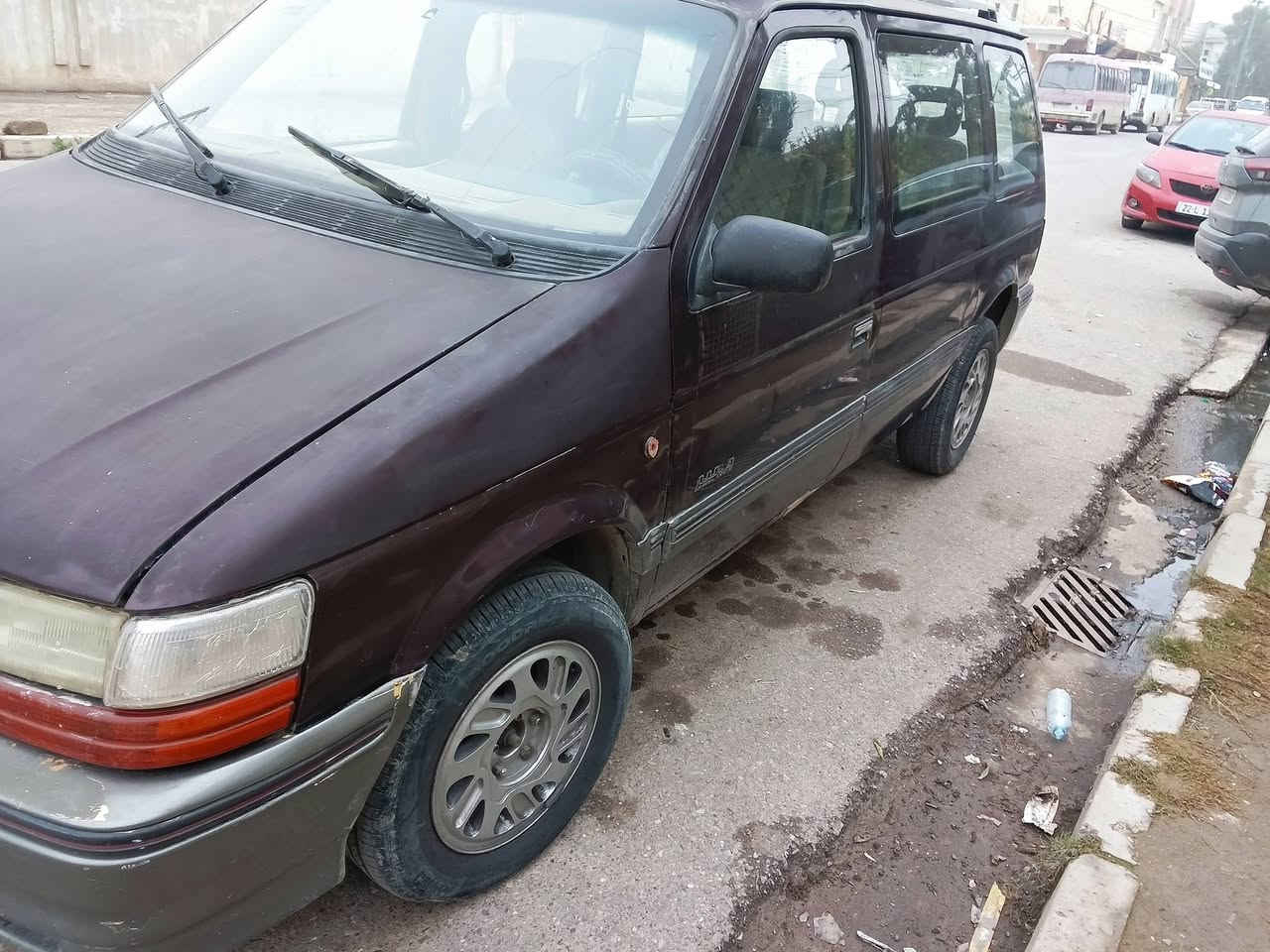 دوج كلايزر موديل 1992سنويه بيضه
محرك وكير شرط 
تخم تايرات جديد 
رقم اخضر 
مكان السياره موصل 
السعر 24وبيها مجال 
رقم الموبايل ***********واتساب
