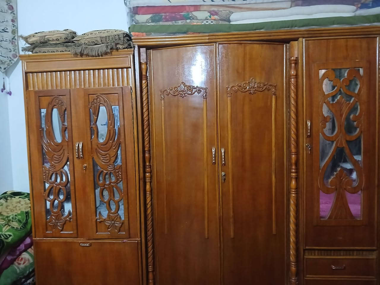 غرفة نوم صاج خمسة أبواب نظيفة بيع مستعجل السعر ٧٥٠ الف المكان حي الإمام الصادق الأولى رقم الهاتف ***********
