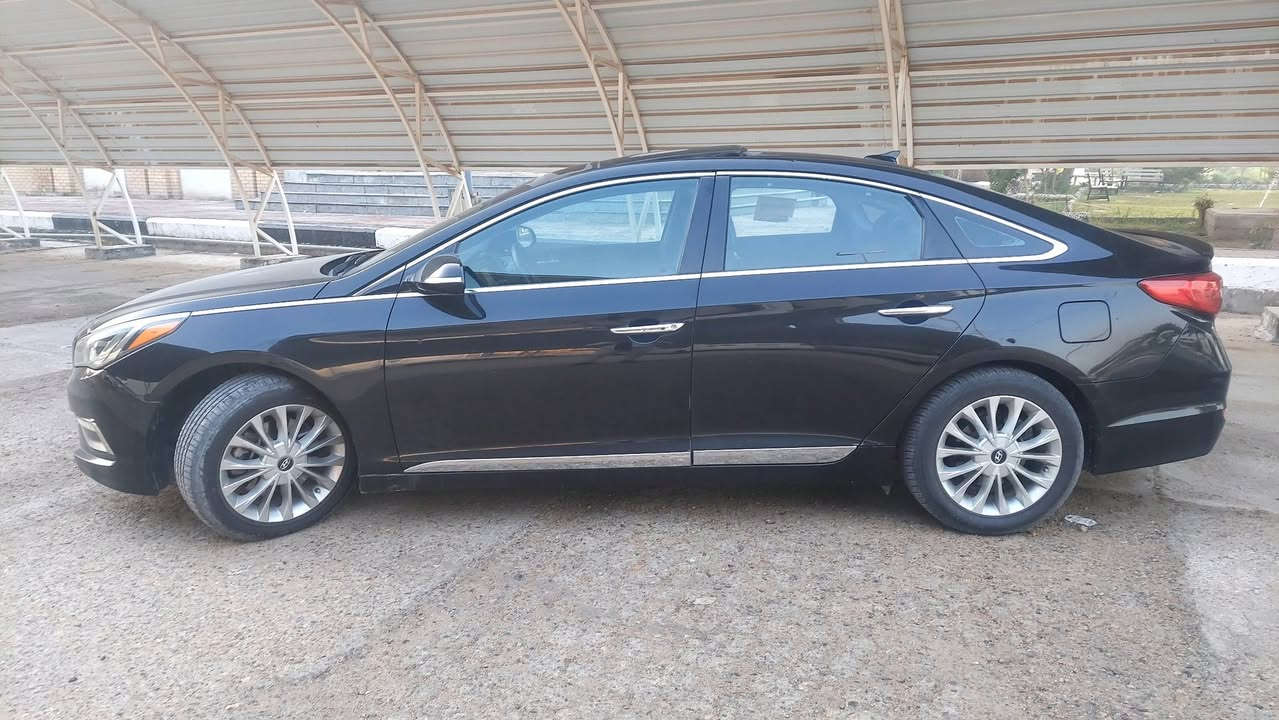 سوناتا 2015 لمتد كلين تايتل وارد كندا
المواصفات 👇

1- كشنات السائق والبصفة ثنينهن كهربائيات
2- ذاكرة خزن لكشن السائق 
3-الكشنات كلها جلد وكشنات الامامية تدفئة وتبريد والكشنات الخلفية فقط تدفئة
4- التبريد قطعتين
5- المري قلاب ويا البك
6-  رادار امامي والحفاظ على المسار وبيها رادارات جانبية خاصة بالنقطة العمياء بالاضافة حساسات خلفية
7-  ثلاثة أنظمة قيادة
8 - هاند بريك اوتوماتيك 
9- السيارة بانوراما 
11- شاشة بلادية كبيرة تحتوي نظام ابل كار بلي
12-  السيارة بصمة 
13-  محركها 2400 ماشية 162 الف كيلو يعني 100 الف ميل
14 - تخم تاير جديد قبل شهر شديتهن 
السيارة مناقصها شي برغي مناقصها شرط التراي مالتها لأي مكان يعجبك  المكان النجف الاشرف السعر 145  للاستفسار على الرقم الاتي : ***********
