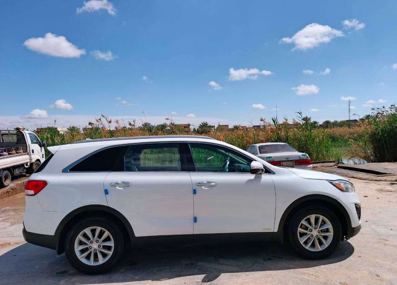 السلام ورحمة الله وبركاته 
سورنتو امريكي موديل 2016/رقم ذي قار دولي مشروع وطني لغايه2028 تحويل ثاني يوم/  موصفات خليجي جلد 7راكب تبريد قطعتين كشن كهربائي دواخل عسلي شاشه كبيره حساسات خلفيه اشاير بالمري تحكمات ستيرن مثبت سرعه محرك 2400  
العنوان / ذي قار / قضاء النصر للأستفسار الاتصال بالرقم ***********
