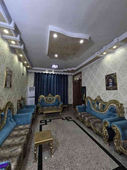 السلام عليكم 
دار للبيع مساحه ١٢٥ متر مع الكراج ١٨٠ متر ركن بناء حديث درجه اولى خريطه مربعه مكون من ٣ طوابق طابو ملك صرف أمامه تشجير مسيجه مساحتها ٥٠٠ متر الموقع منطقه حي السلام محله ٧٥٥ قرب مركز شرطه الخنساء خلف المستشفى الجديد
السعر ٣٣٠ وقابل للتفاوض للاستفسار (***********)
