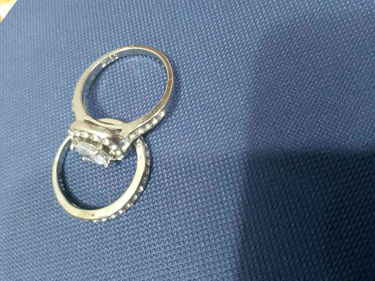 محبس وحلقه بهذه الشكل عليهن ختم 925 علق بسعر وبلعافيه


**إذا كنت صاحب هذا الإعلان وتريد حذفه لأي سبب، رجاءا أرسل رسالة إلى الدعم الفني**