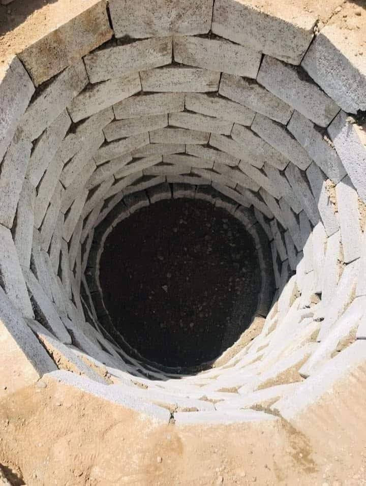 سلام عليكم يوجد كادر حفر وبناء وصب  منهولات انوع القياسات وبنسب الاسعار الرقم ***********
