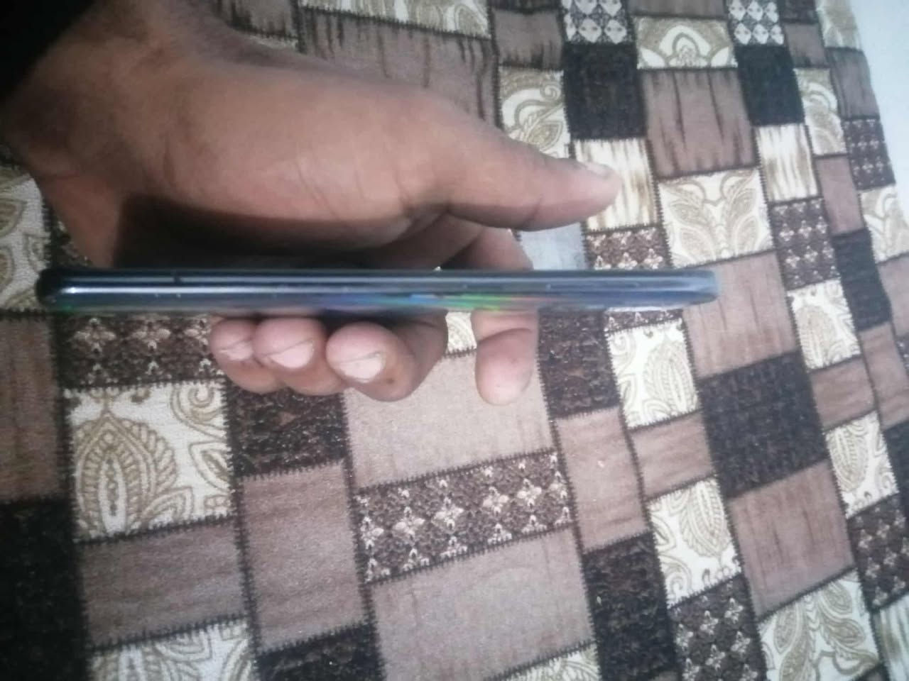 سلام عليكم سامسونج اي٥٠كله شغال ذاكره ١٢٨  ومابي عيب فقط السماعه الخارجيه بيهه اسم خنه تصليحه ٥الاف للبيع او مراوس سعره 50 مكاني كركوك عمل شعبي مامتواج فيس واتس اب فقط ***********
