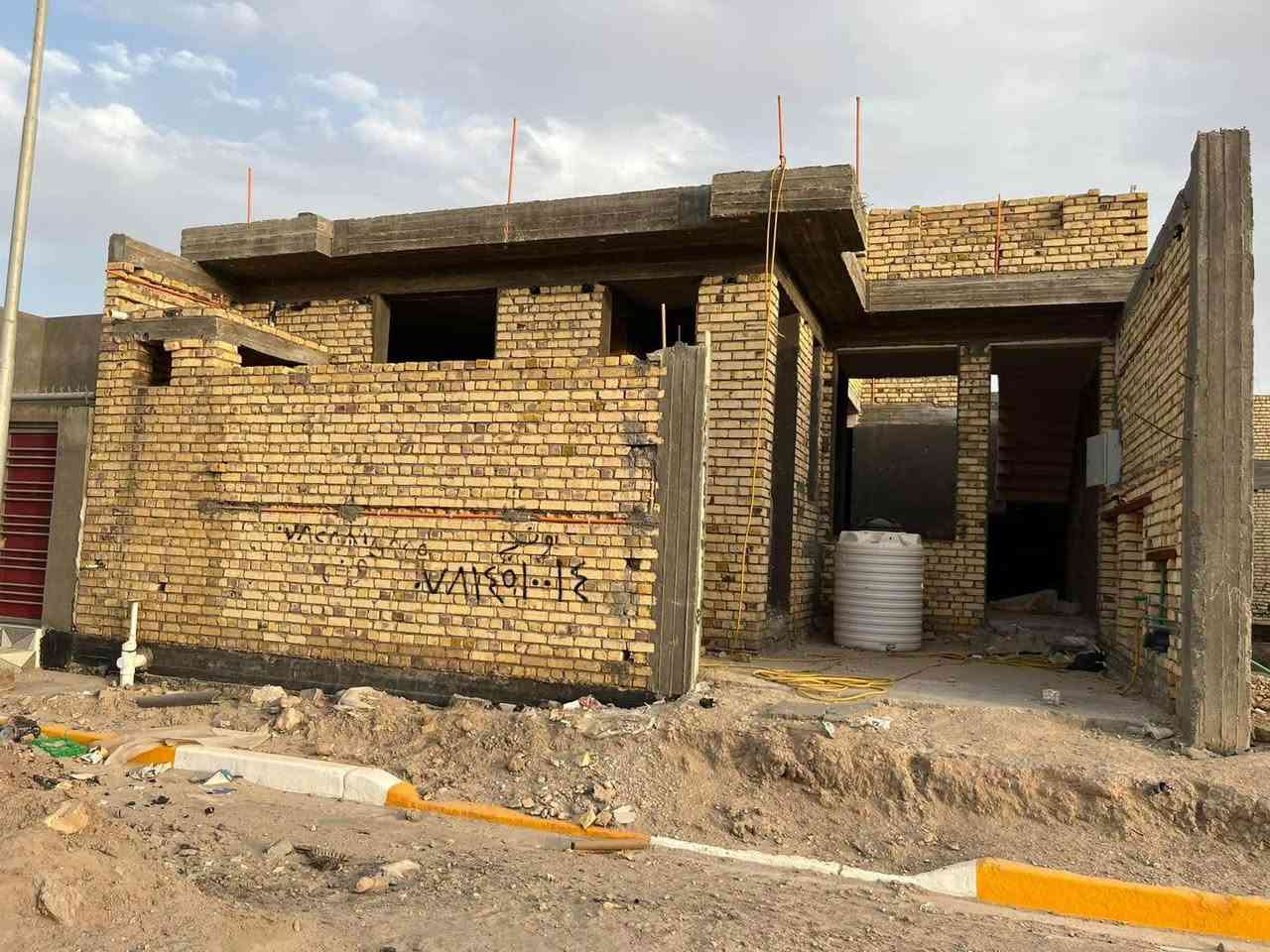 اعلان 
هيكل للبيع /السماوه 

بيت للبيع واصل تشطيب بالشراكيه الثالثه مساحه 200 م مطلوب إسكان#(57)بناء درجه اولى وخريطه مرتبه السعر الكلي #{115}التسديد# ٣٤٨ رقم العقار ٨١٣ غرفتين وصاله واستقبال ومطبخ وصحيات دخليه وخارجية للاستفسار مراسلة الصفحة او على الرقم 
 ***********
 ‭0782 433 8552‬مكتب الوطن للعقارات 
بإداره عباس ابو حسن 

ملاحظة مستعدون لأستقبال كافة العروض العقارية

