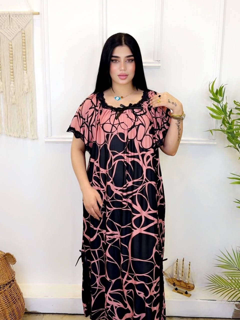 ✨💎 شلحه حرير فخمة 💎✨

إذا تدورين نعومة وأناقة تخطف الأنظار 😍
وصلت أحدث موديلات الشلح الحرير في كوزمتك العرائس 👑💖

💎 خامة حرير ناعمة وراقية على البشرة
👗 تصميم أنثوي أنيق يبرز جمالك بكل دلع
✨ مناسبة للبيت والمناسبات الخاصة
📏 قياسات مختلفة تناسب كل الأجسام

دللي نفسج بإطلالة مميزة كلها نعومة وفخامة 💫

📍 متوفر الآن في كوزمتك العرائس
📞 ***********
🚚 خدمة التوصيل متوفرة لجميع المناطق
