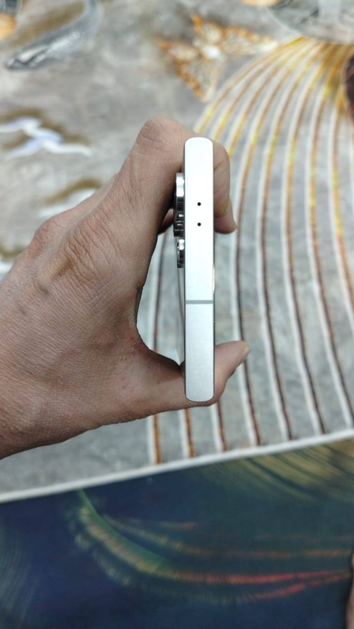 اس 24 الترا ذاكرة 256 شرق اوسط دبل خط مكفول من كلشي حتى من الشخط نضيف  جدا كامل ملحقات كارتونه وكيبل ولزكة كفرات ٢ مكان بغداد سعر ٩٠٠ قفل ***********
