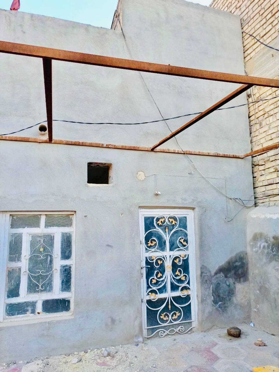 السلام عليكم
دار 90 متر تجاري على الشارع مباشر للبيع الاساس صب بناء بلوك سقف عكاده
يحتوي على غرفه وصاله ومطبخ  ومغاسل
العنوان : الكوفة - بدايه شارع المطار القديم من جه المعمل
السعر (30) مليون وبي مجال
للاستفسار
 ***********
***********
