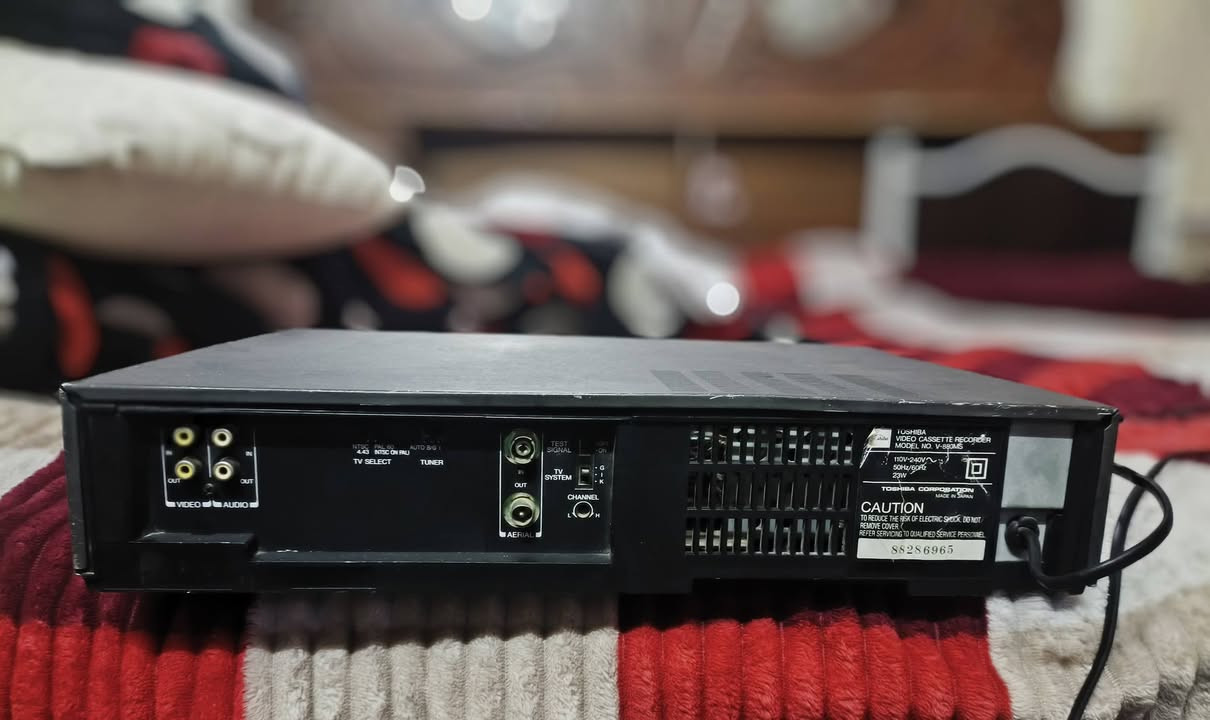 جهاز فيديو كاسيت كبير ماركه توشيبا غني عن التعريف مع ريموت اخو جديد داخل بلاد بي خلل بصوره مو واضحه تقديم ترجيع تشغل بس صوره مو واضحه 
يريد يراسني تحياتي


**إذا كنت صاحب هذا الإعلان وتريد حذفه لأي سبب، رجاءا أرسل رسالة إلى الدعم الفني**