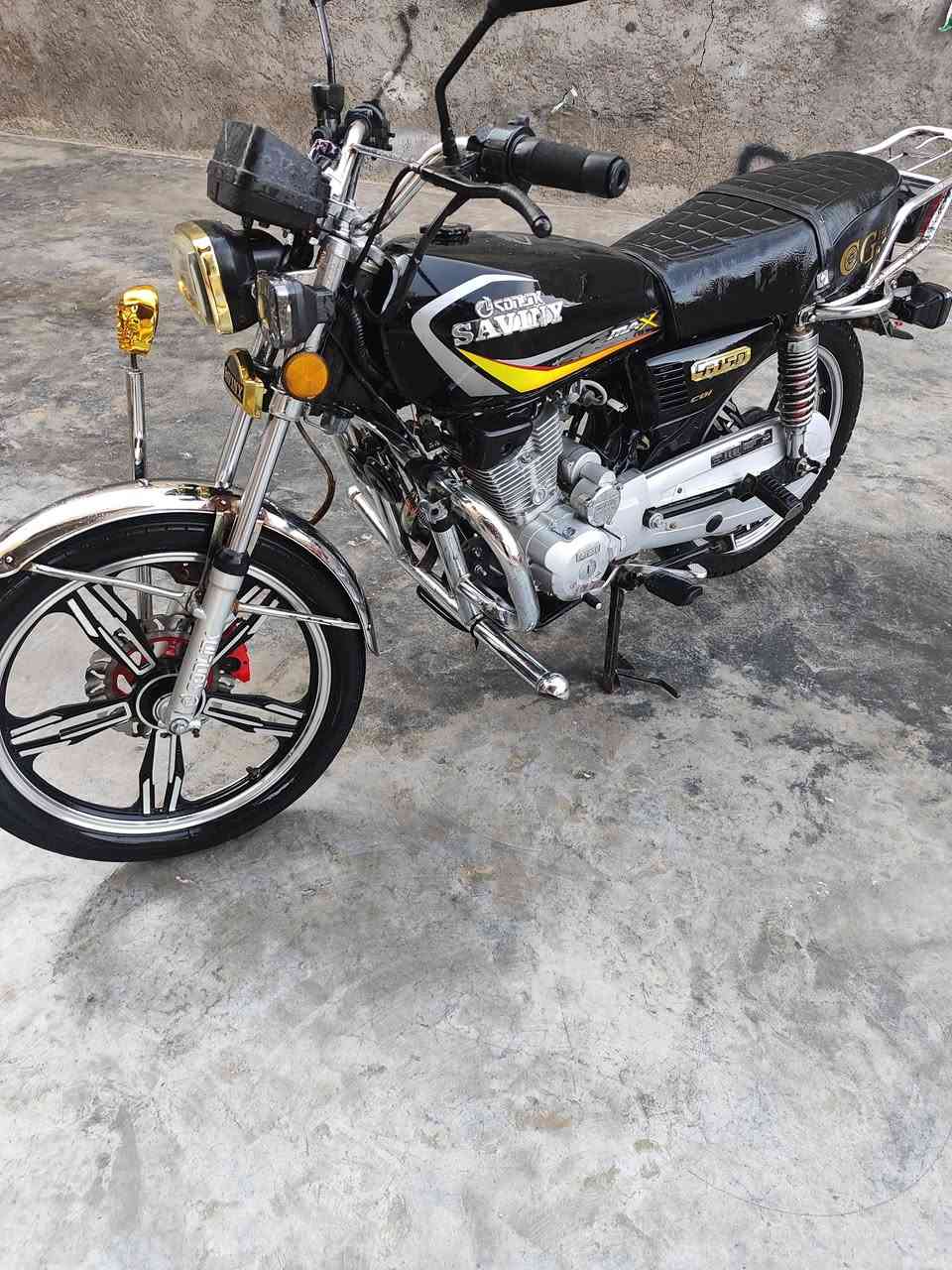 السلام عليكم موجود دراجة سيڤان 22 مكمرك وكاملة مخصصلهة لوحات بس تكمل تسجيلهة للبيع وترهم مراوس مكاني القائم حصيبةالشري يراسل ويدلل ***********
