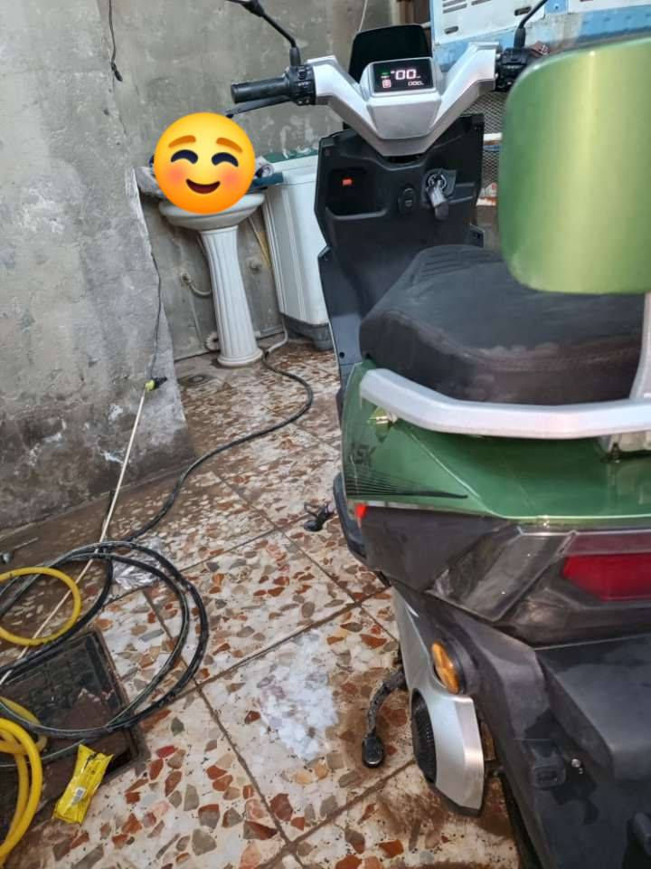 السلام عليكم اخوان دراجه شحن جديده ما ماشيه ابد 4بطاريات سرعه 90مشيهة حلو السعر 1000مليون وبيهة مجال لل 900الف الشراي يجي وتساب ***********
