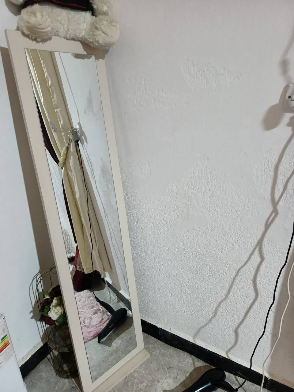 غرفة تركية ام الاناره بل جرباية  وبل ميز اناره صار 4 اشهر خذيتهه ب مليون و700 رايدهه  مليون قفل عنوني البصره الدير الشافي ***********
