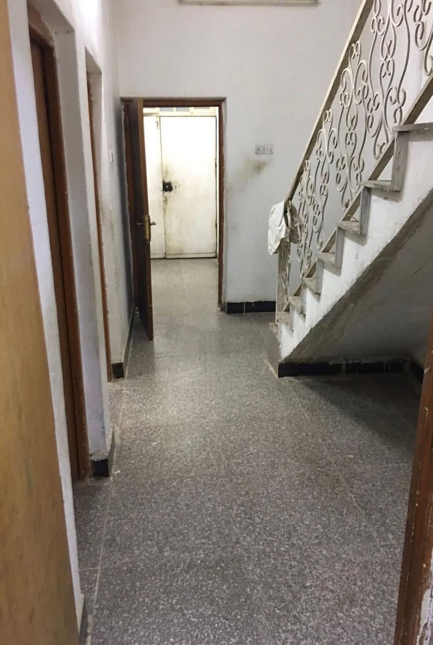 بيت الايجار حي الجامعه موقع ممتاز

3غرف مطبخ ستقبال وكراج ملحقات

اجار650  ***********
