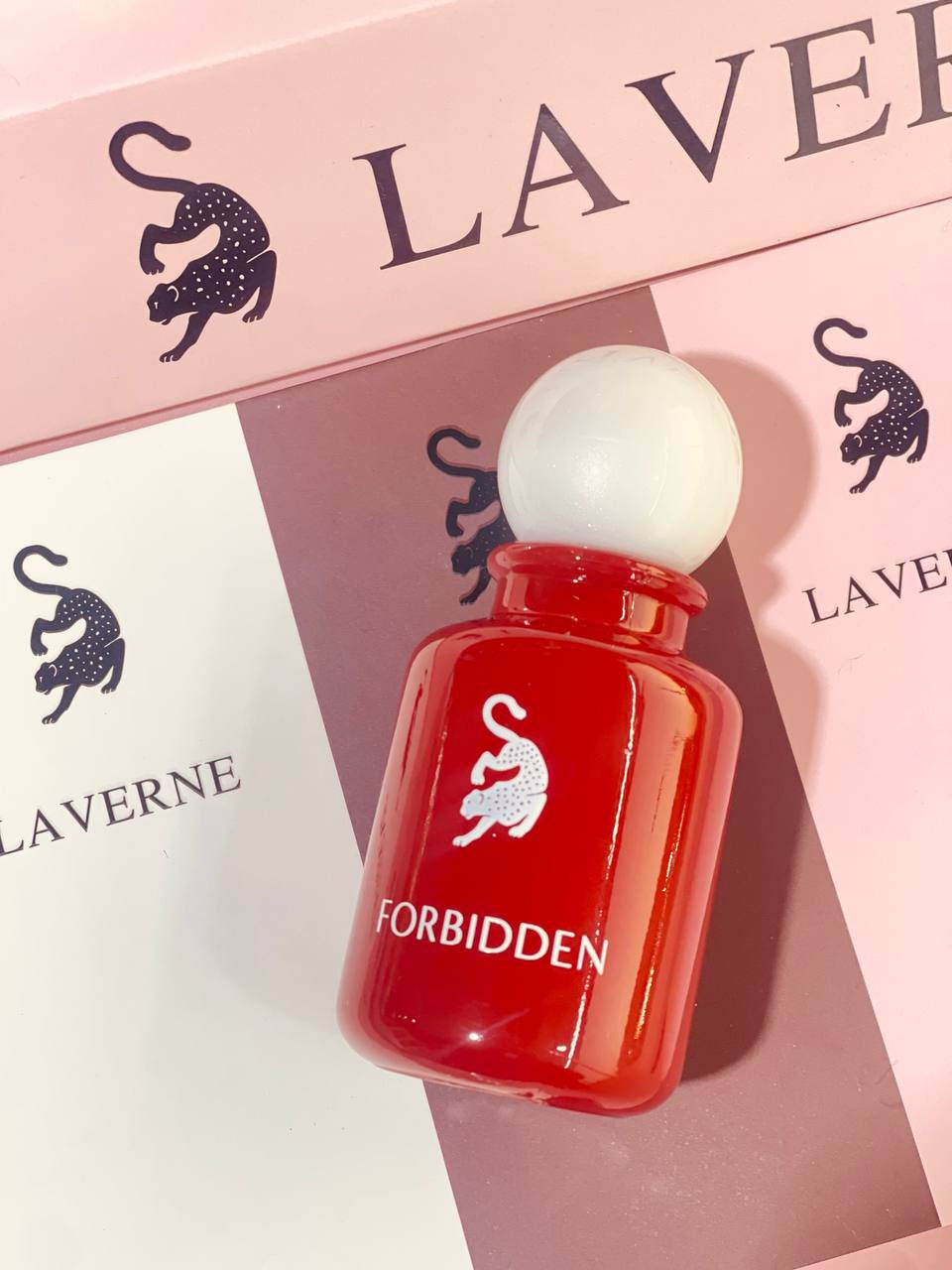 للي يحبون الكشخة والروائح اللي تثبت، وفرنا لكم ميني عطور لافرين السعودية. الحجم يجنن للجنطة والسيارة، والريحة تاخذكم لغير عالم:
• 💙 الأزرق (Blue): عطر الهيبة والفخامة، ريحة بخور على فرنسي.. مال واحد يريد يترك أثر وين ما يروح.

• 💗 الوردي (Miss): قمة الأنوثة واللطافة، ريحته أزهار وفواكه هادئة.. كلش مناسب للدوام.

• 🤍 الأبيض (Dare): عطر "النظافة" والراحة، ريحة مسك بارد يخليك تحس بالانتعاش طول اليوم.

• ❤️ الأحمر (Forbidden): الثقيل والمميز، ريحته دافئة وتجذب.. مثالي للسهرات والطلعات الليلية.

• 💖 الوردي المطفي (In Love): الرومانسية كلها بهذا العطر، ريحته "سويت" وهادئة تذوب القلوب.

. 💚الازرق بلو لافيرن بخور (Blue Laverne Bakhur)؛ عطر الفخامة والهيبة.
مزيج رهيب بين البخور الملكي ولمسة انتعاش باردة قوي جداً وفوحانه يملي المكان.

كولكشن يجمع بين سحر الشرق وأناقة الغرب بقطعة وحدة. 🔥

سعر القطعة 6,000


**إذا كنت صاحب هذا الإعلان وتريد حذفه لأي سبب، رجاءا أرسل رسالة إلى الدعم الفني**