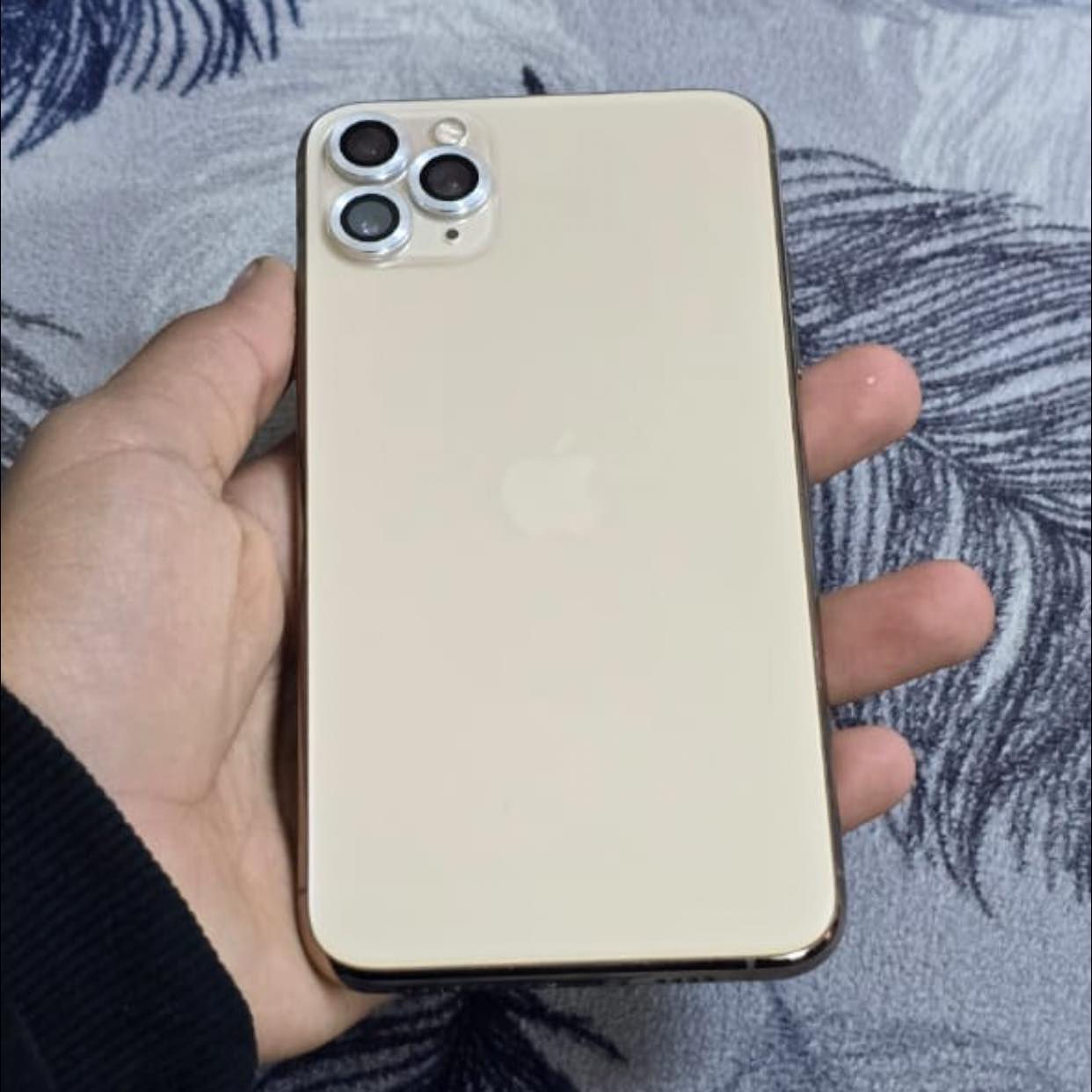 السلام عليكم ايفون 11pro max لبيع جهاز نضيف السعر خاص او اتصال ***********
