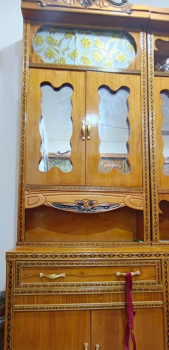 السلام عليكم عندي غرفه خشب صاج للبيع مستخدمه 5 اشهر سعرها مليون و100
للتواصل ***********
