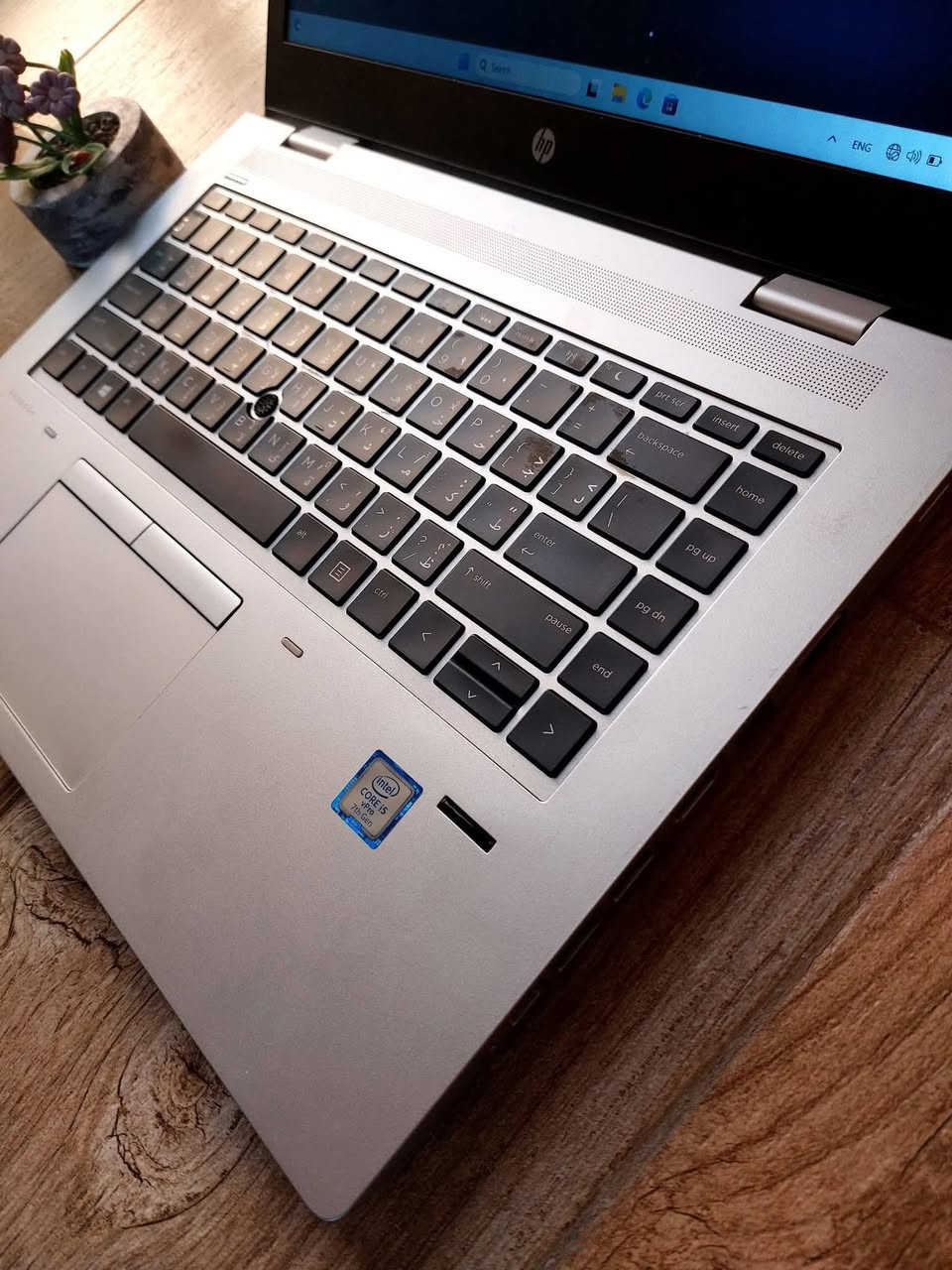 لابتوب Hp 640 probook  مناسب للدراسة و التصفح والاعمال المكتبية
Hp probook 640 جيل سابع
.
السعر 235 الف مع التوصيل
. 
 النظافة شرط اخو الجديد تفحص بيدك واجيك يلة تأخذها اذا مو اخو الجديد يرجع 
……………………
 المعالج Core i5-7th جيل سابع 
 ذاكرة الوصول العشوائي (الرام) 8GB 
 التخزين( الهارد) 256GB SSD 
كارت شاشة انتل داخلي  4GB 
 مقاس الشاشة 14 انج 
 كيبورد  عربي انكليزي  
الرام والهارد قابل للتطوير 
…………………………………


**إذا كنت صاحب هذا الإعلان وتريد حذفه لأي سبب، رجاءا أرسل رسالة إلى الدعم الفني**