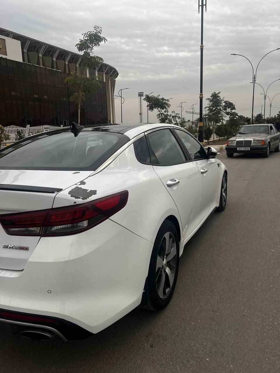 ‎السلام عليكم
‎اوبتما 2016 فول 
1/1 SX Turbo
‎محرك 2000 تيربو 
‎بصمة  
‎كشنات جلد لون ماروني
‎كامرة دواره  خلفيه     
‎بانوراما
‎رادار جانبي تحذير
‎شاشة كبيرة
‎شفتات كير بالستيرن  
‎‏‎نقط عمياء بالمري 
‎مري قلابة مع البك
‎تدفئة وتبريد بالكشنات 
‎كراسي كهرباء وكرسي السكن كهرباء ايضا
‎حساسات خلفية 
‎بردات خلفية
‎مانع انزلاق
‎تدفئة بالستيرن +تدفئه كشنات خلفيه
‎لايت زينون دبل عدسة  ديناميكي يفتر مع الستيرن
‎3 وضعيات للقيادة ايكو وسبورت ونورمال
‎لد ليلي نهاري
‎حساس اطارات
‎‏‎ مثبت سرعة
‎ستيرن حرف D
‎سستم صوت 10 سماعات هارمن كاردن
‎جنطة ذكية وقوف 3 ثواني وتفتح تلقائي
‎نظام ترحيب عند الاقتراب من السيارة تنفتح الاضوية الداخلية
‎دفيوزر خلفي بلادي دبل اكزوز
‎بك لايت لد
‎اضوية ترحيب بيدة البيبان 
‎دوسة كيا نيكل بلادي
‎شاشة اعطال 
‎مري شفط كهرباء
‎بلوتوث وشاحن usp+ابل كار بلي
‎ وتبريد خلفي‎تبريد منفصل يمين ويسار قطعتين
‎تخم تاير جديد اصلي 
‎حدادية جديدة ومناقصها شي ابد
‎السيارة حرة وباسمي بغداد رقم جديد 
‎مكان السيارة الناصريه الحبوبي 
‎السعر 132وبيها مجال 
***********
