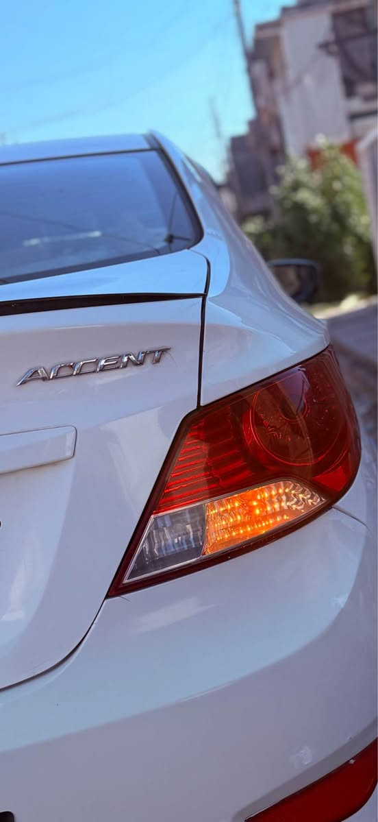 اكسنت خليجي ٢٠١٣ الشركه العامه
محرك دوش ١٦٠٠ سياره نظيفه وجديده  صدر وتخم تاير وتبريد السياره بيها صبغ الهلال الخلفي جوه قبغ البانزين فقط
السعر ١٠٦ بيها مجال بسيط
رقمها بغداد بسمي في حي الاعلام
*********** بغداد, العراق
