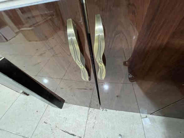 كاونتر خشب تركي اج دي اف اخو الجديد
بس السنك مرمر 
وياه طباخ ومرشحة
مامستخدمات
جوكر كله قطع يترتب حسب اي مطبخ 
قياساته العمق 60سم
وضلع السنك مترين و24سم
وضلع الطباخ 4متر
سعره مليون ومية 
وشد موجود بكروة 
وتوصيل مجاني من سليمانية مجاني لبغداد وديالى وصلاح الدين وكركوك 
***********
اتصال واتساب @
