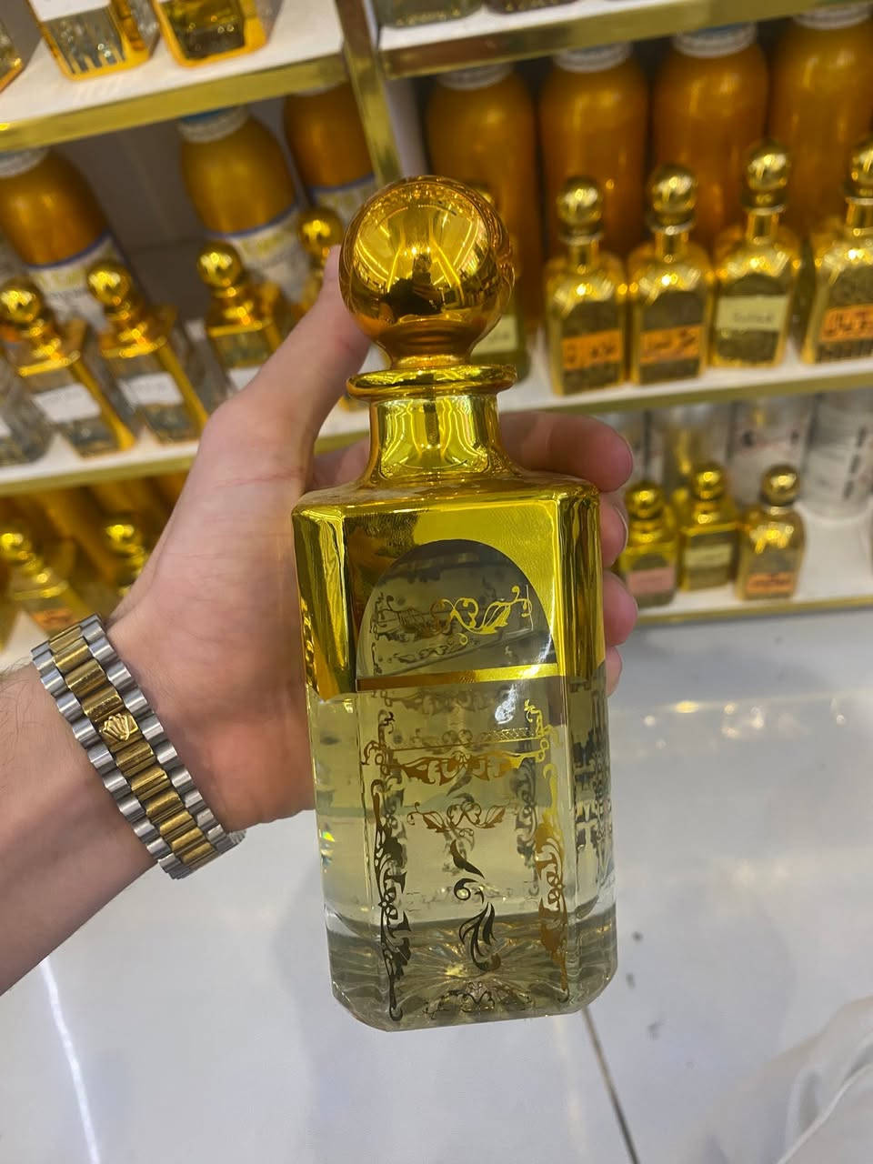 شيش عرض للبيع حجم ٢٥٠ مل عدد ١٤٤ قطعه مكاني بغداد بلديات شارع المصرف  للستفسار الاتصال ***********

