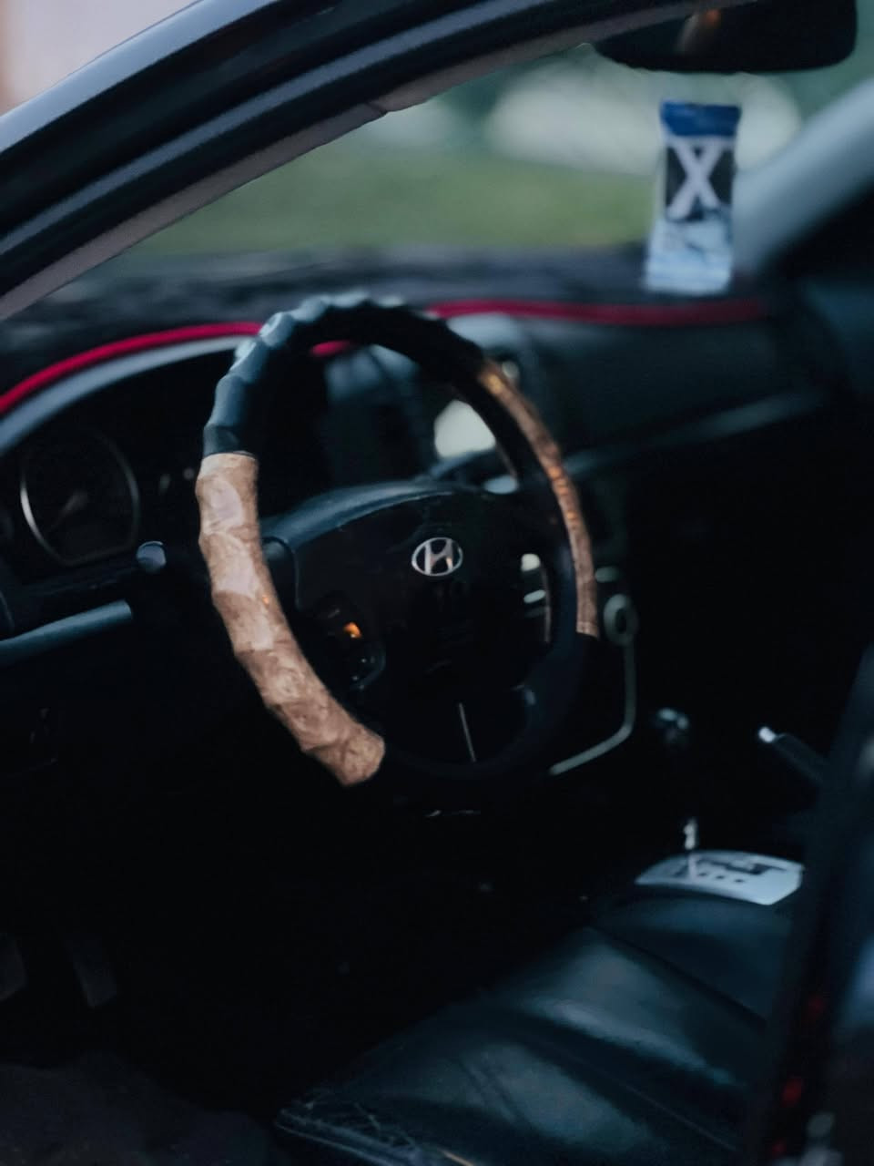 السلام عليكم 
هونداي سوناتا 2007 وارد امريكي 
حادث امريكا   بنيد وجاملغ وبالعراق بيهة طخطخات بصيطه  صبغ احزام ونضافة الكشر مبينة كبالكم بل صور 
مكينة 6v-3300 بدون أيـي نقص او صوت

فول مواصفات لمتدد
كشنات جلد تدفئة وكهرباء 
تحكمات ستيرن 
فتحة سلايت 
شاشة بلادية 
حساسات 
كامرة دوارة 
داخل اسود جلد 
نضام ايكو وعادي واوتو 
والسيارة جاهزة خير من الله مناقصهة شي 
السعر 88 وبيهة مجال بسيط حك الجية رقم بغداد الجديد سنويه وهزه جديده بسمي 
مكاني بغداد حي الجهاد الشهداء 
*********** بي واتساب
