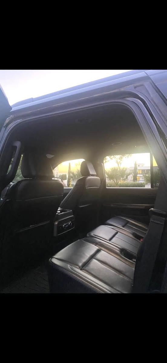 ⁨	⁨	⁨	⁨	⁨	⁨	⁨	للبيع ….⁨
النوع : Ford
الموديل : Expedition 
مواصفات : XLT
سنة الصنع : 2021
المحرك : 6 سلندر / 3.5 Twin Turbo
ناقل الحركة : اوتوماتيك
نوع الوقود : بنزين
الحالة : امريكي / دخول كلين تايتل
حادث بالعراق
( 1 ) قطعة صبغ + ( 1 ) قطعة تبديل شركة
عداد الكيلو متر / مايل : 81,000 مايل
ايرباك: سليم

دبل اكسل
كشنات جلد
كشنات بارد + حار
كشنات كهربائي
كشنات خزن
صندوق جك
استيرن كهربائي + هيتر
كار پلي
السعر : 28,800$

ملاحظة : السيارة محرك مفتوح بس بدون  عيب بشرط الفحص

السيارة رقم شمالي / سليمانية
بشرط التحويل والغرامة

 …………………………..
لمزيد من المعلومات او للتواصل 
*********** - ***********
