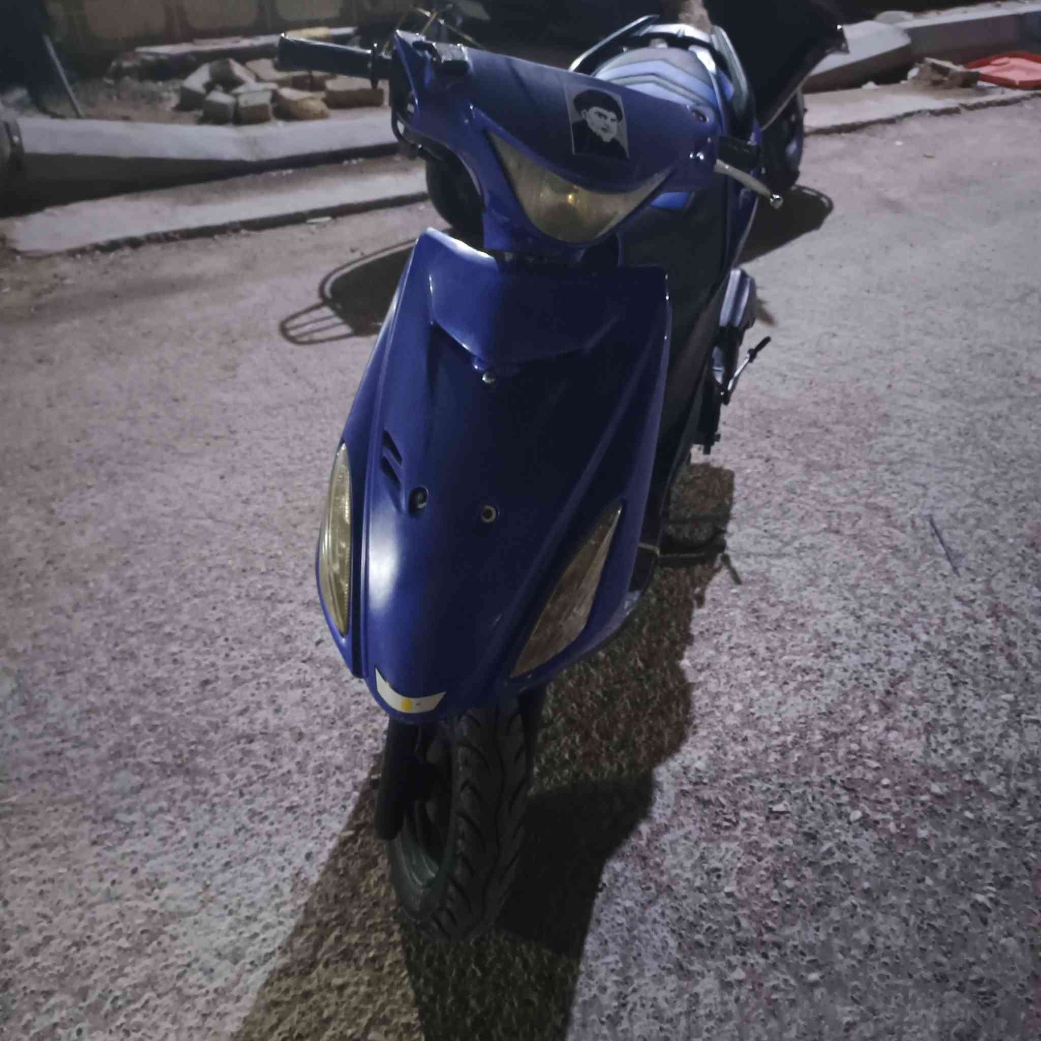 ادرس صيني للبيع دراجة نضيفة وحلوة مرتبه شلعة تخبل بيه نقوصات بسيطه السعر 250وبيه مجال للطيبين رقمي ***********متواجد ماسنجر أو اتصال أو مراوس حسب القناعة شعندك نزل بل تعليقات
