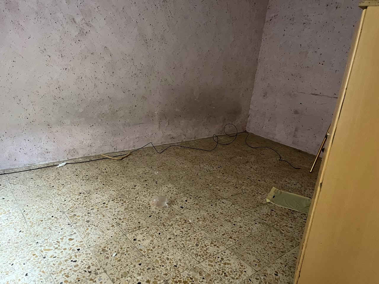 السلام عليكم …. مكلف بالنشر 

بيت طابقين للإيجار في الضباط الثانية خلف متوسطة ابن خلدون قرب مربع مستشفى الفلوجة العام 

غرفتين 
استقبال 
صالة 
خدمات صحية
مطبخ 
حديقة + گراج

بدل الايجار 450 الف 

للاستفسار الاتصال : 

***********

