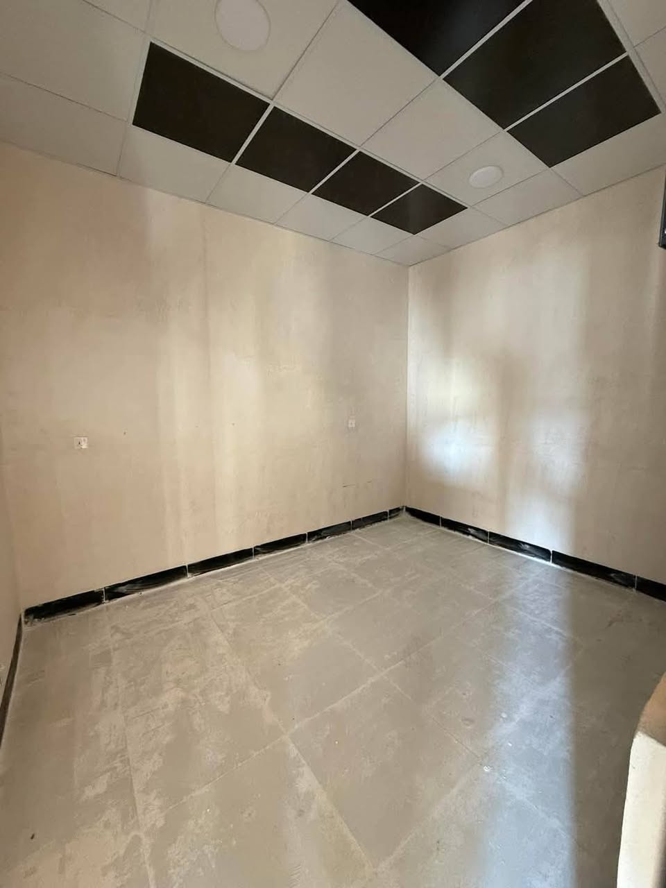 سلام عليكم بيت للبيع  ١٠٠متر مربع  طابو بسم شخص واحد كركوك حي الوحده بناء ٢٠٢٤ مئجر ب٢٥٠ الف غرفتين نوم ستقبال هول  مطبخ نضام دكت /*********** واتساب
