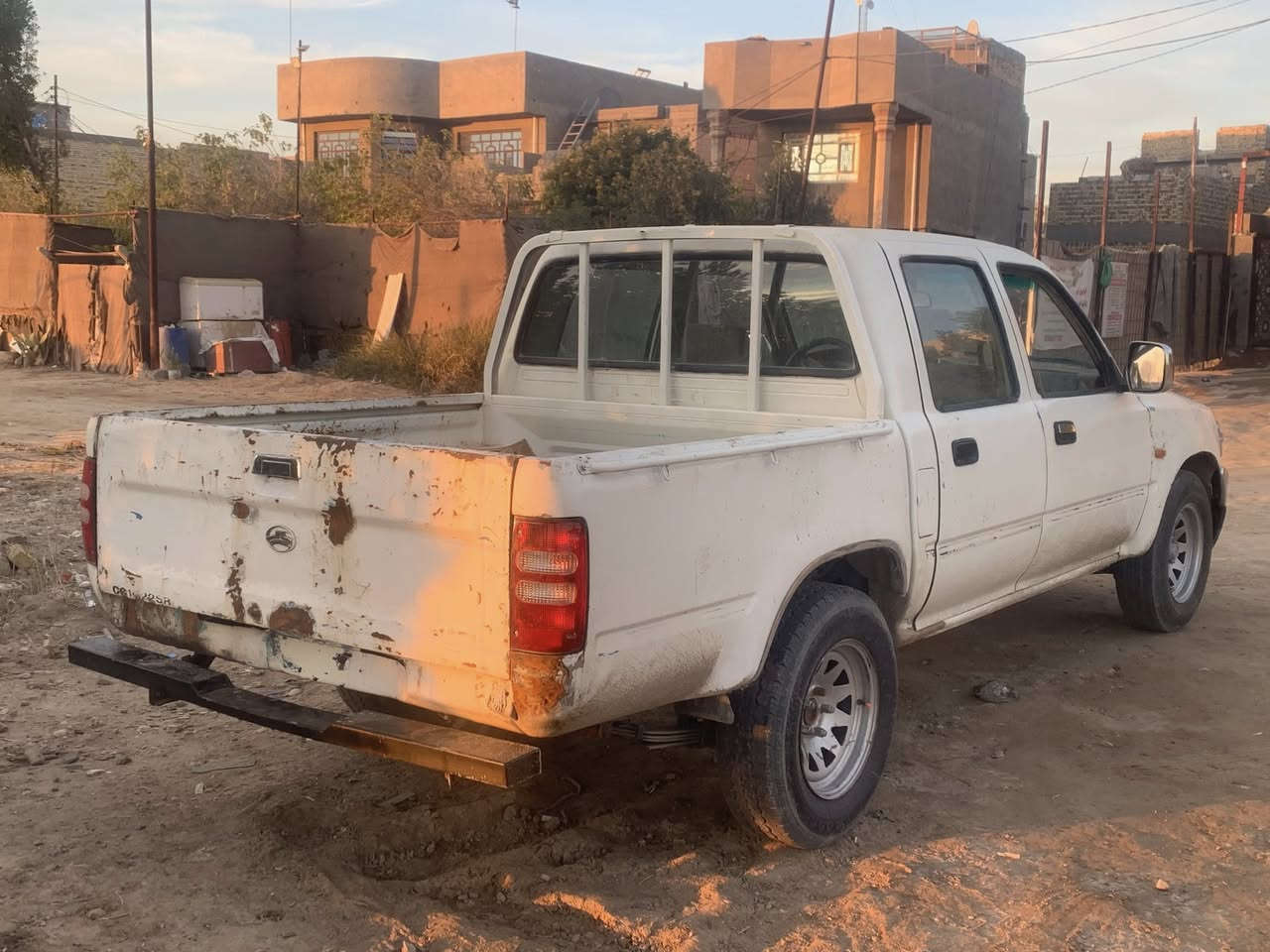 سلام عليكم سياره ديرر للبيع مديل 2006سياره مال مزاد وزاره الداخليه السياره كفاله من الخياس بس مرشوشه من بره مكينه ستندر مامفتوحه وشاصي وكسن كفاله السعرر 30وبيه مجال للستفسار اتصل 💁‍♂️***********
