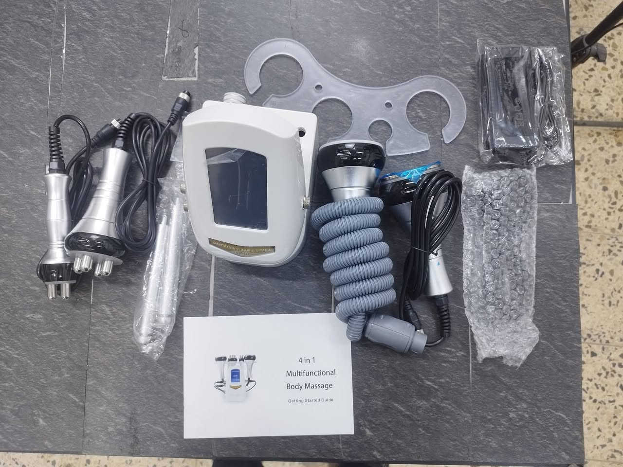 ✨ جهاز العناية بالبشرة 4 في 1 ✨

جهاز Beauty Instrument متعدد الاستخدامات للعناية بالبشرة وتنظيف الوجه بطريقة احترافية مثل مراكز التجميل.

🔹 تنظيف عميق للبشرة
🔹 شد البشرة وتحفيز الدورة الدموية
🔹 يساعد على تقليل الدهون والشوائب
🔹 مناسب للاستخدام المنزلي أو في صالونات التجميل

💯 جهاز عملي وسهل الاستخدام
📦 متوفر بحالة ممتازة

للحجز او الاستفسار التواصل واتساب ***********
