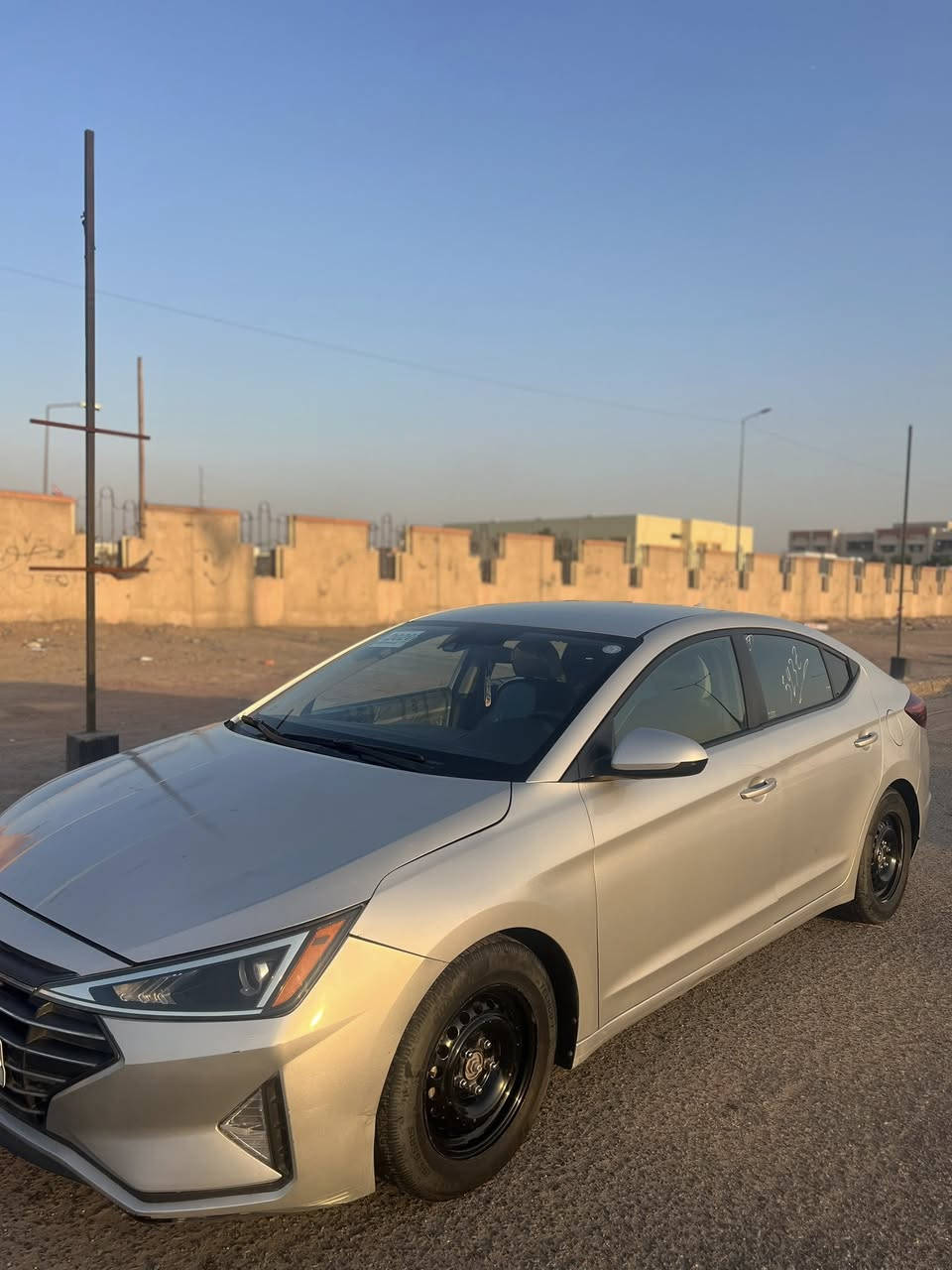 السلام عليكم
النترا مديل 20 وارد أمريكي 
حادث فقط بنيد بدون دواخل و جاملغ جه العبري بي تقسيم فقط بدون بارد و بدون ضربه 
قياده ذاتيه تحديد مسار 
شاشه جبيره كار بلي 
تبريد لمس مناخي 
سياره رقم أربيل بأسم كردي تحويل او وكاله 
محرك الفين 2000 دوش 
كير ايتي المرغوب 
ماشيه 80 
سياره جديده و معتني بيها 
مكاني بصره الحيانيه 
سعر 134و بيهه مجال 
الاتصال/ ***********
