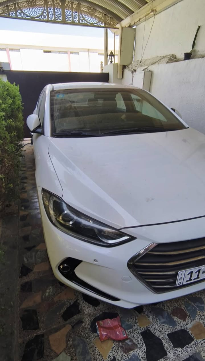 سلام عليكم ورحمه الله 
(اللهم صلي على محمد وال محمد) 
النترا Elantra خليجي 2017 GLS
سياره على وضع الشركه 
فول مواصفات _______
محرك دوش 2.0
تبريد قطعتين 
خمس تجاوي وتجوة مقاعد وسطيه خلفيه
خمسه ويل كب سبير على وضع الشركه كتلوكات سياره موجودة 
يدات نيكل وترايش نيكل
لد نهاري☄️
بجم زنون زرع عدسه اصلي  ونضام ترحيب زنون
سستم صوت🔊
شاشه كبيره 
كامره خلفيه 
اشاير مري شفط
مخارج عدد ٢ USB🔌
مخارج جداحه عدد 2
مو درايف 
فتحه سقف سلايد رؤؤف
تحكم ستيرن جهتين
حساس امامي خلفي
ماشيه 55
الرقم الجديد الدولي بغداد
باسمي مكاني بغداد***********
