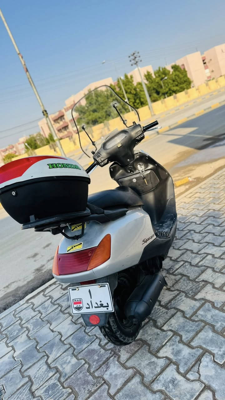 سبيسي ياباني كفرات بلادية كابريتر بلادي موجود مبدل بيها كام شفت وزنجيل تخم تاير جديد كهربائيات سلف هندر بدون نقص شلعه ومعدل مكاني بالكوت 
للاستفسار 
‭***********‬
