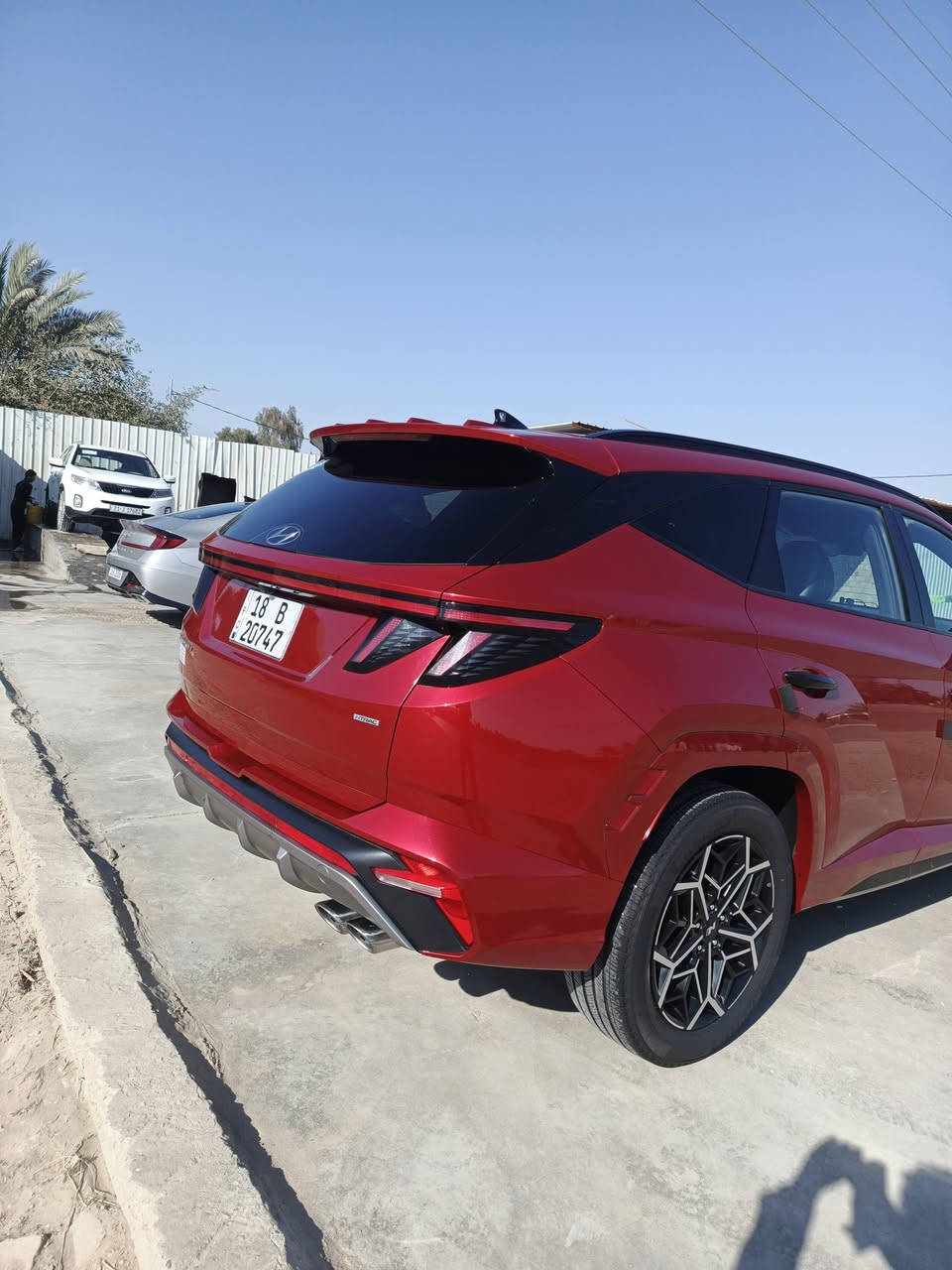 السلام عليكم مراوس فقط شعندك نزل 
شباب توسان Nline2023
رقم بابل بسمي 
ماشيه ٦٠
مكينه 2500
مواصفات 
كت N lineكامل بلادي
بانوراما 
تشغيل عن بعد
داخل لونين اسود واحمر 
جلد وكنتاره
شاشه كبيره 
شاشه ديجتتال
اوتو هولد
رادارات اماميه وخلفيه 
صندق كهرباء شفط 
وبيها بعد هواي موصفات 

حادثه كلش حلو خشم البنيد وتعمير نفسه يعني لامبدل ولاابد كله ليبل واحد سياره احله من صوره 
رقم الهاتف 
***********
***********
