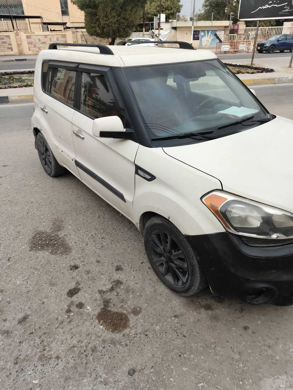 للبيع كيا سول Kia Soul موديل 2013
معروض للبيع كيا سول 2013 بنظافة عالية، سيارة عملية واقتصادية ومطلوبة بالسوق، :
المواصفات:
+محرك 1600 GDI اقتصادي وقوي
+ماشيه 39 الف
+گير أوتوماتيك / تبديل ناعم بدون مشاكل
+تشغيل من خلال المفتاح
+كاميرا خلفية 
+تحكم ستيرن كروز كونترول
+ستائر هواية (Airbags)
+مانع انزلاق ABS
+تبريد ثلج
+سنترلوك
+تحكم دريكسيون
+AUX / USB
+جناح خلفي
+رنجات 16
+بصمة أبواب 
مميزات السيارة:
اقتصادية جداً بالبنزين
هيچباك واسعة ومناسبة للعائلة
صيانة رخيصة وقطع متوفرة
كيا سول معروفة بالتحمل والقوة
حالة السيارة:
بدون أي مشاكل ميكانيك
تايرات جيدة
فحص شامل موجود عند الطلب
السعر: (88) 
الموقع: (كربلاء - جامعة السبطين)
للاستفسار والتواصل ***********.
