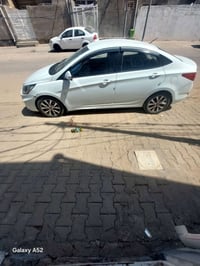 أبيض • مظلع • ٢٠١٥