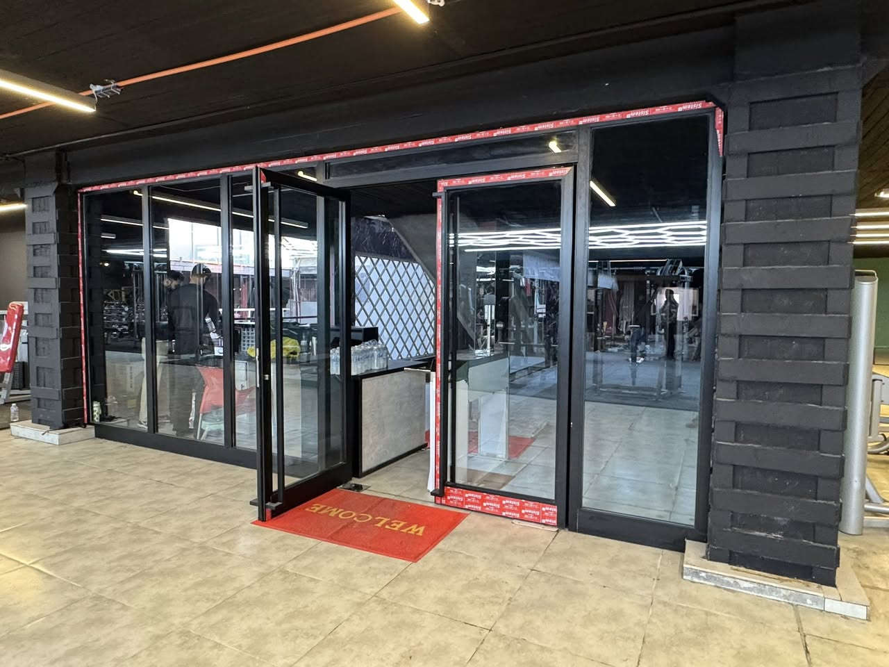 #المنيوم
السلام عليكم
نقدم لكم اعمالنا 

: عمل واجهات زجاج 10 ملم ( جام خانه ) للمحلات والمطاعم والبنايات 

: عمل قواطع جام داخليه وشاورات وقواطع زجاج مرمل ضبابي مسكرت

: عمل فاترينات زجاج وام دي اف سي ان سي

: عمل كافة الأبواب الكهربائيه الزجاجيه والألمنيوم 

:عمل واجهات ألمنيوم G60 مفصلي وأبواب سوينك بماطور الماني أو ايطالي بضمان ١٠ سنوات بأسعار تنافسيه

: عمل أبواب ستلستيل كهربائيه للمستشفيات(مداخل العمليات)

: عمل كافة المحجرات الألمنيوم و الزجاج 

  📞.   ***********
