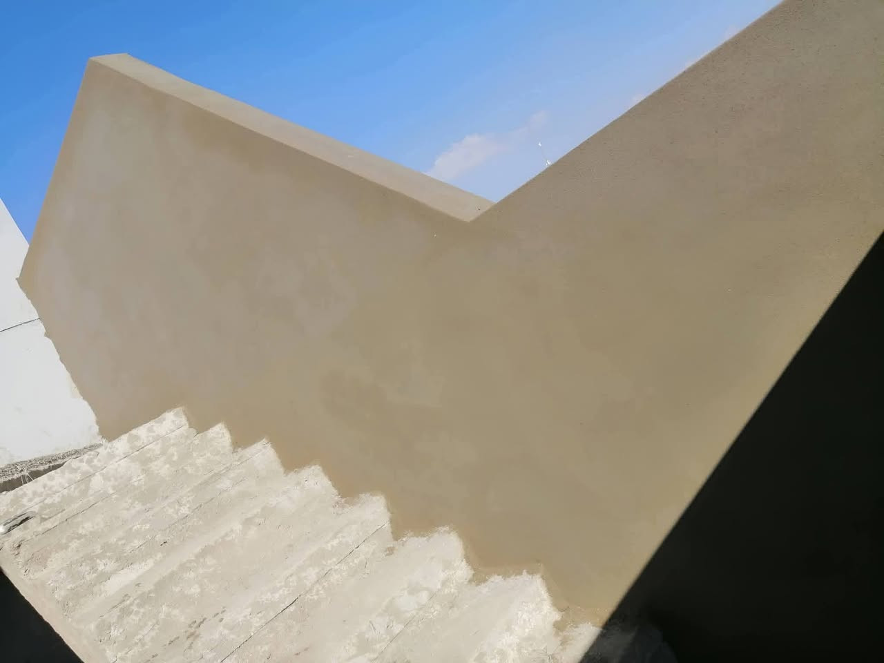 سلام عليكم نعمل خلفات لبخ وطلس جص وبورك شغل درجة أولى لاستفسار ***********
